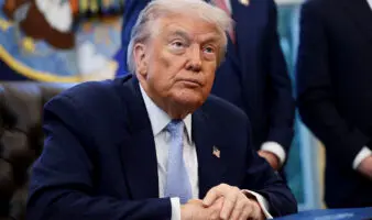 Trump impulsa plan para quitar la ciudadanía a más personas naturalizadas: NYT