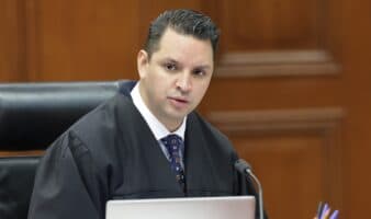 Valida Corte conservar antecedentes penales de personas condenadas por delitos graves; no viola derecho al trabajo