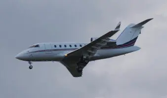 Un avión privado con ocho personas a bordo se estrella en un aeropuerto de Maine