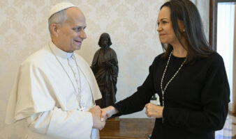 María Corina Machado se reúne con el papa León XIV; pidió interceder por los presos y la transición en Venezuela