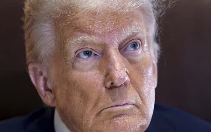 EE.UU. aplicará arancel global del 10%, pese al anuncio de Trump de subirlo al 15%