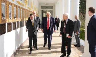 Petro entrega a Trump lista de presuntos capos de la droga durante su reunión en la Casa Blanca