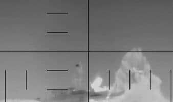 Video | Estados Unidos hunde navío iraní con torpedo en el primer ataque así desde la II Guerra Mundial