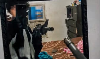 Lo mejor de Aristegui en Vivo: Caso de estudiante que mató profesoras en Michoacán sacude al país; avanza 'Plan B' sin el PT (25/03/2026)