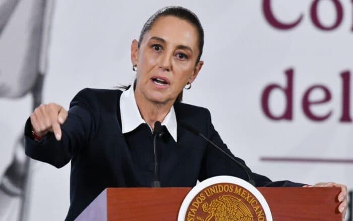 Aristegui en Vivo: Sheinbaum presenta 'Plan B' electoral; avión de EE. UU. se estrella en Irak; precios petroleros se disparan (13/03/2026)