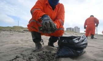 Contaminación por hidrocarburos en Golfo de México tiene como origen un buque y 'emanaciones naturales': Marina