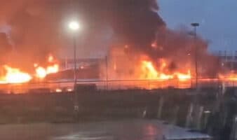 Lo mejor de Aristegui en Vivo: Explosión e incendio en perímetro de Dos Bocas; cinco personas murieron; Irán no era 'amenaza inminente' (18/03/2026)