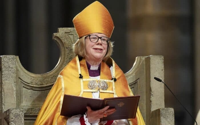 Sarah Mullally hace historia al convertirse en la primera arzobispa de la Iglesia anglicana