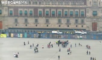 Colocan vallas metálicas en el Zócalo previo a marcha del 8M