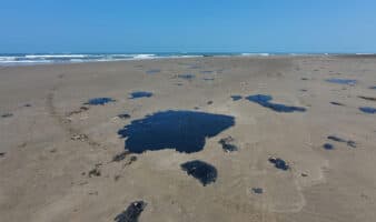 Derrame en el Golfo exhibe omisiones, dudas sobre origen y afectaciones crecientes: ambientalistas