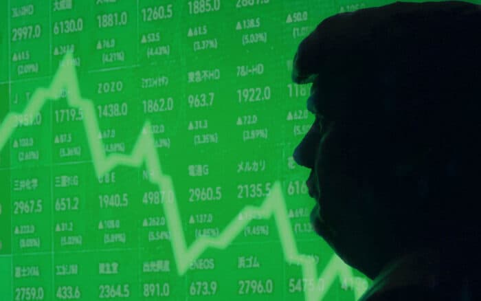 La BBC documenta patrón de operaciones sospechosas antes de anuncios clave de Trump