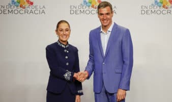 Sheinbaum y Sánchez abordan en Barcelona polémica por la conquista; México albergará próxima cumbre