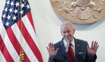 Embajador Johnson advierte: Sin transparencia, proyectos como Mexinol no pueden prosperar