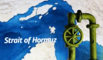 Irán suspende el paso de petroleros por Ormuz por ataque israelí en Líbano, según Fars