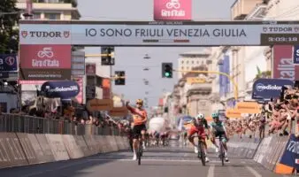 Giro de Italia 2026: Fredrik Dversnes corona una larguísima fuga en la etapa 15 | Video