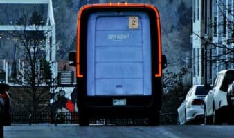 Amazon paga más de 9 mdd a NYC por contaminar con sus automóviles