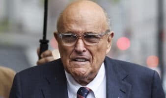 Rudy Giuliani, exalcalde de Nueva York, hospitalizado en estado crítico pero estable