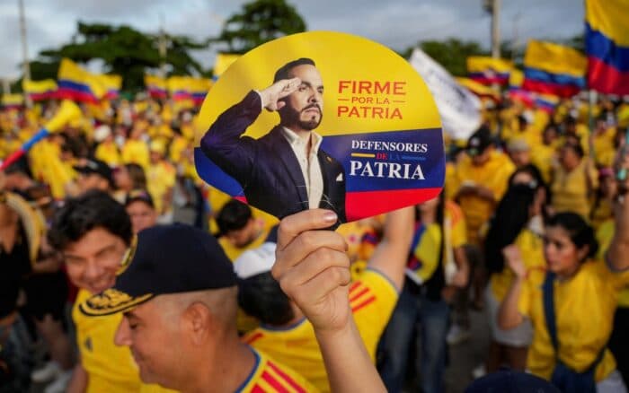 Sheinbaum evita felicitar a De la Espriella; esperará conteo final