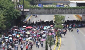 CNTE bloquea Reforma, Circuito y vandaliza estatuas del Mundial