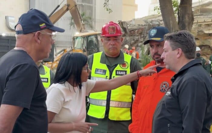 "Fuera, fuera", gritan a presidenta de Venezuela en zona afectada por terremotos