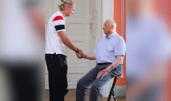 Familia Real de Noruega homenajea a Haaland y su selección