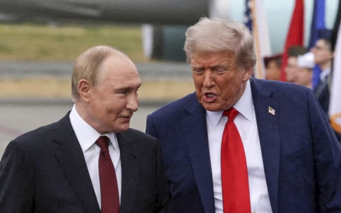 Putin dice a Trump en llamada que Rusia tomará todo el Donbás 'sin falta', según vocero