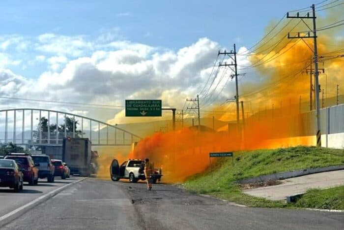 Fuga de ácido nítrico moviliza a autoridades en Jalisco