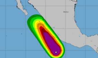 Huracán Trudy pierde potencia; sigue la alerta en el Pacífico mexicano