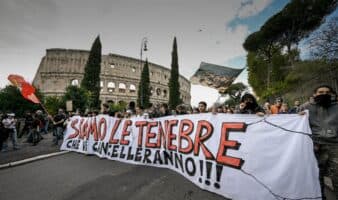 Miles de estudiantes y trabajadores protestan en Italia bajo un fuerte despliegue de seguridad