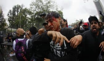 Policías lanzan gas lacrimógeno contra marcha por agua contaminada en Jalisco; decenas de heridos y 9 detenidos