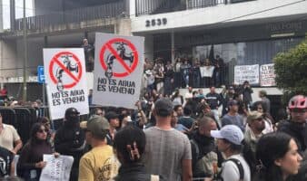 Miles marchan para exigir una alerta sanitaria por agua sucia en Guadalajara