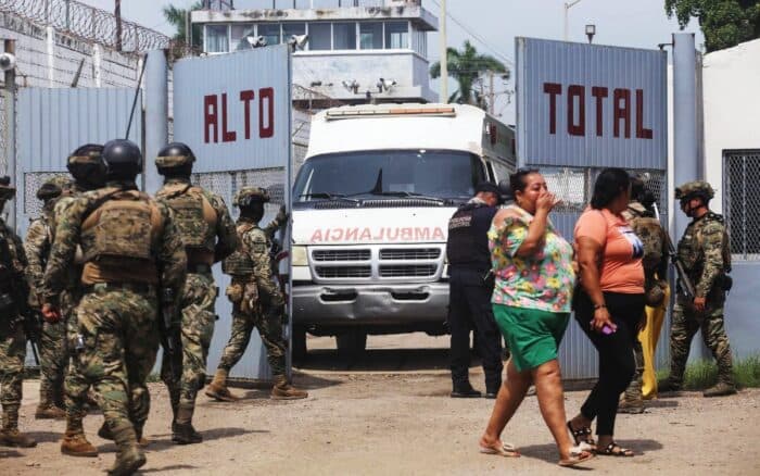 Suman 12 muertos por riñas en penal de Mazatlán