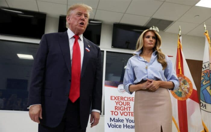 Trump y Melania votan de manera anticipada en Palm Beach, Florida